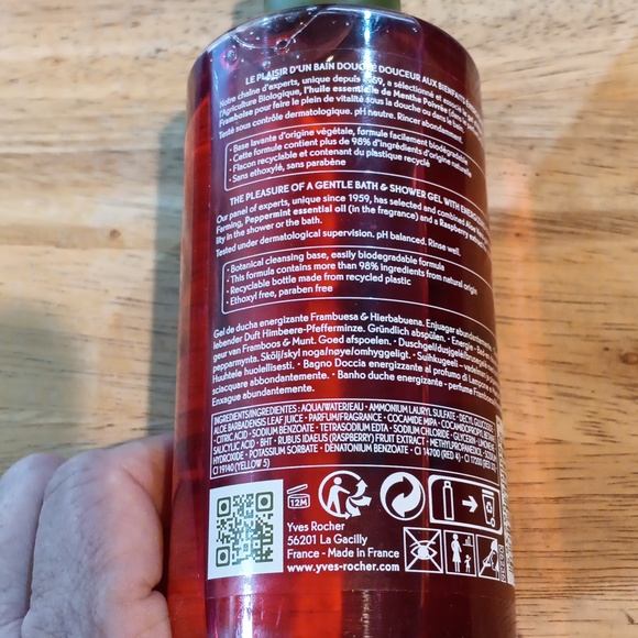 Yves Rocher Raspberry Peppermint Body Wash - Picture 2 of 2